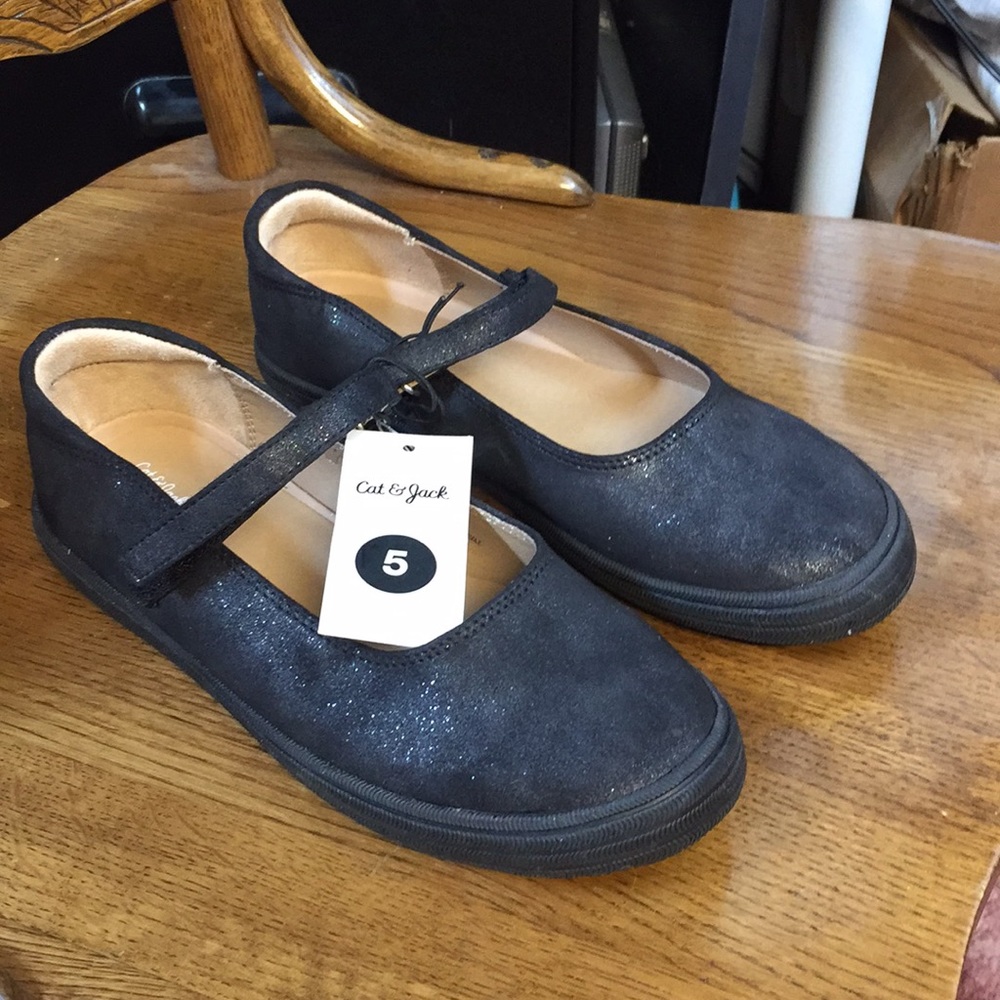 Size 5 Cat & Jack black shoes